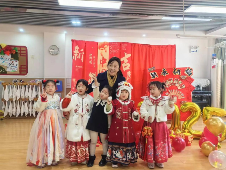 九游娱乐合肥幼教集团鹤琴幼儿园：传承传统润童心 拾忆童年趣游戏(图1)